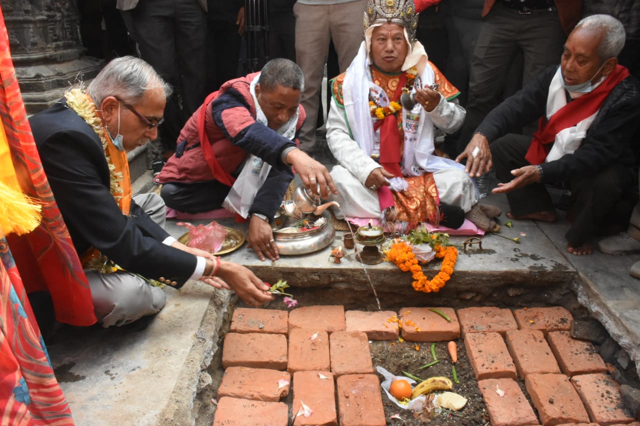 काठमाडौंमा सेतो मच्छिन्द्रनाथ मन्दिरको पुनःस्थापनाको काम सुरू